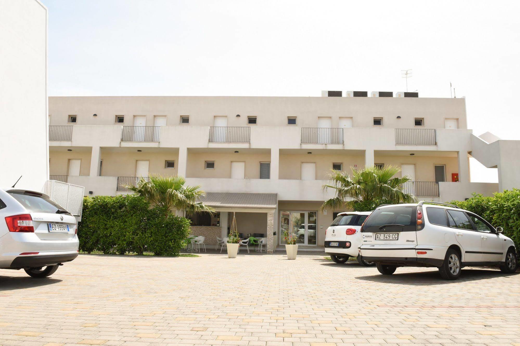 Donnosanto Residence Torre Santa Sabina Exterior foto